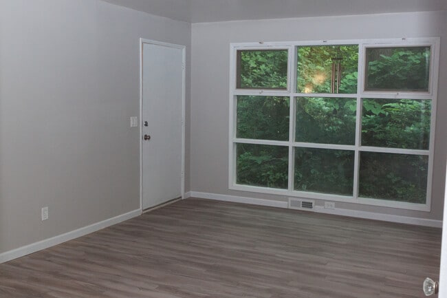 Building Photo - 415 S Revena Blvd