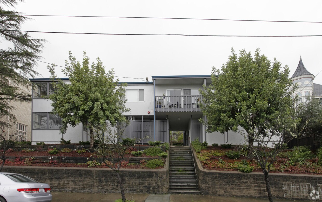 Primary Photo - Hilltop Flats