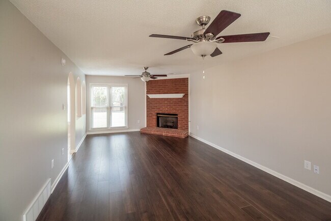 Foto del edificio - 2776 Fletcher Park Cir E