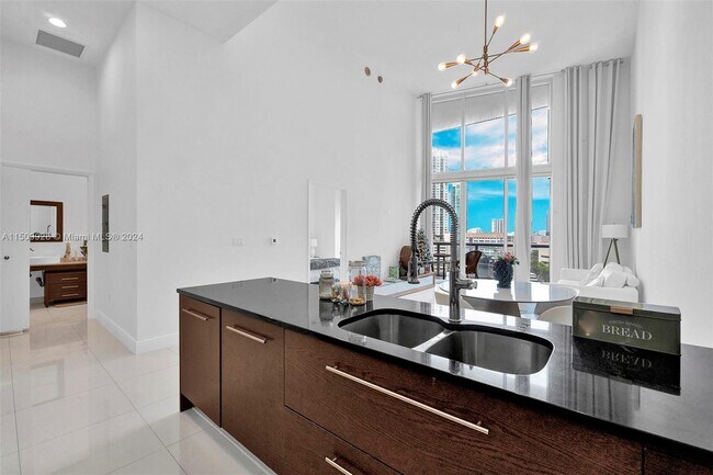 Foto del edificio - 465 Brickell Ave