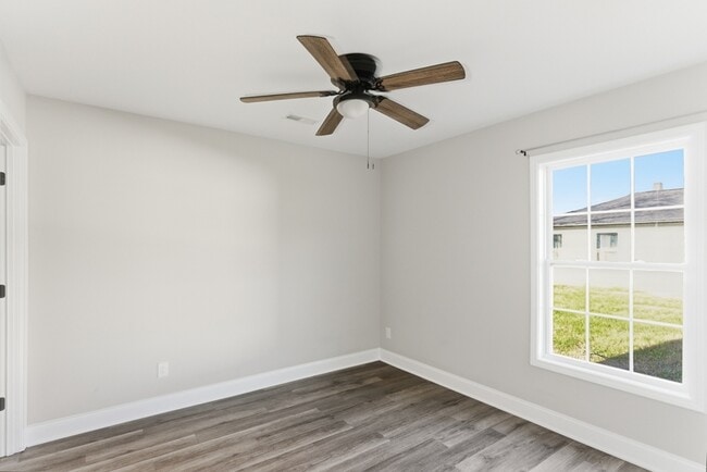 Building Photo - 920 Foch St