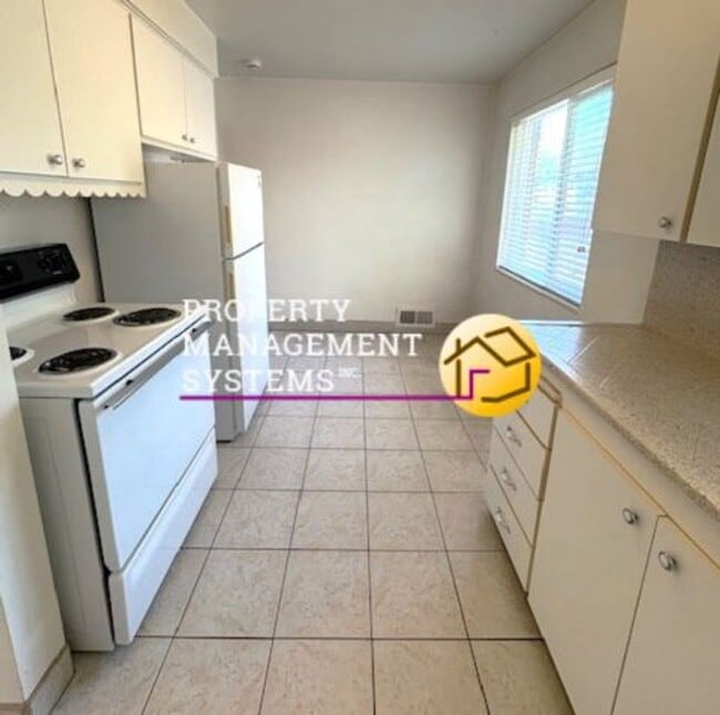 Building Photo - 3 Bedroom Duplex in Sugarhouse!