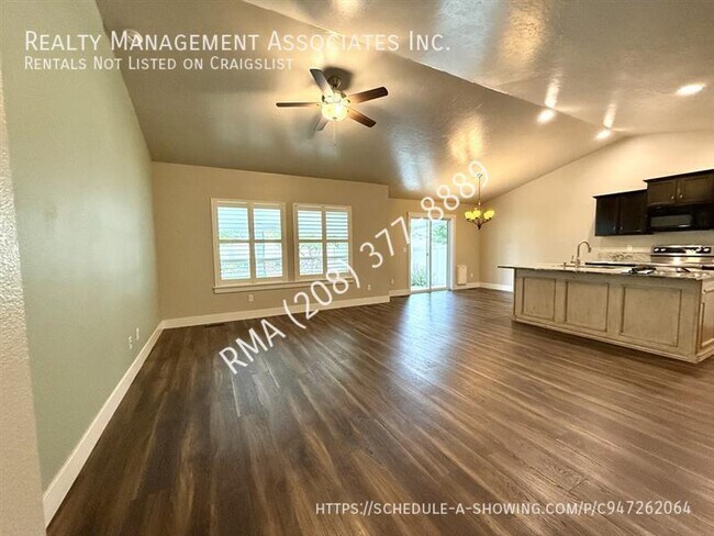 Foto del edificio - 6031 N Spindrift Ave
