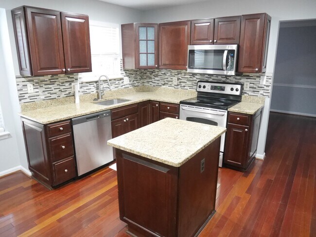 Foto del edificio - Recently Renovated & Move-In Ready- Bowie, MD