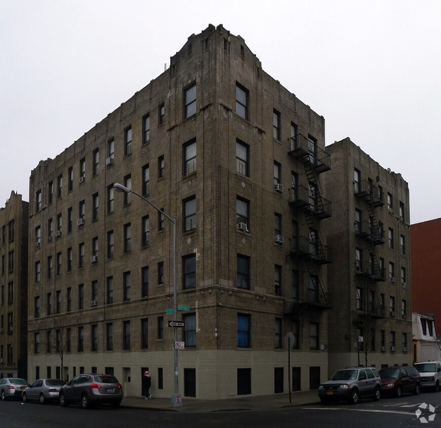 Primary Photo - 1786 Topping Ave