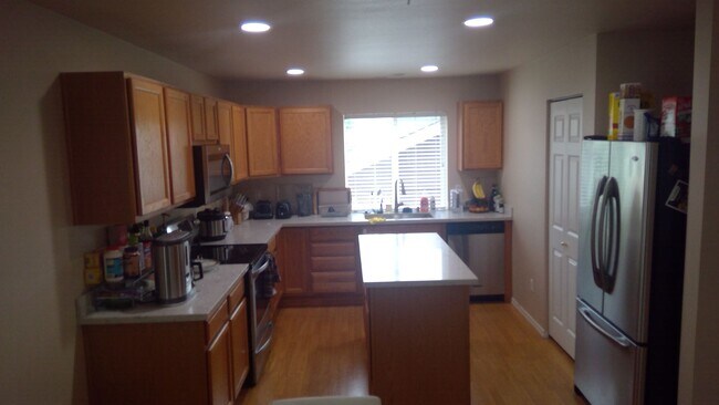 Building Photo - Redmond Ridge Home