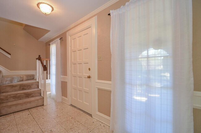 Building Photo - 10711 Sandy Shoals Dr