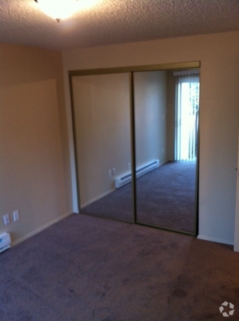 Building Photo - 461 SE Lilly Ave