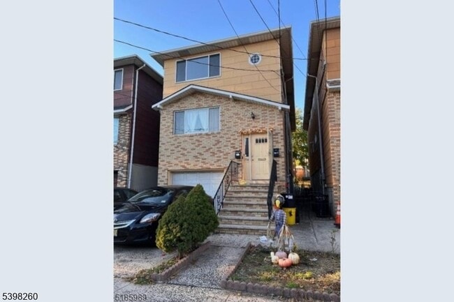 Photo - 736 William St Apartment