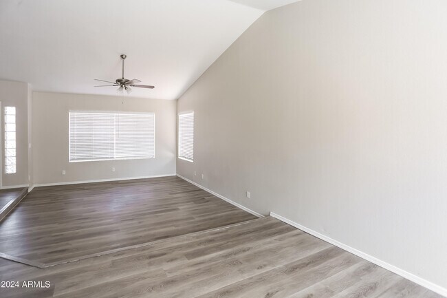 Foto del edificio - 7729 W San Juan Ave