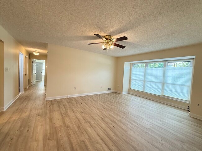 Foto del edificio - 49 Joyner Ct