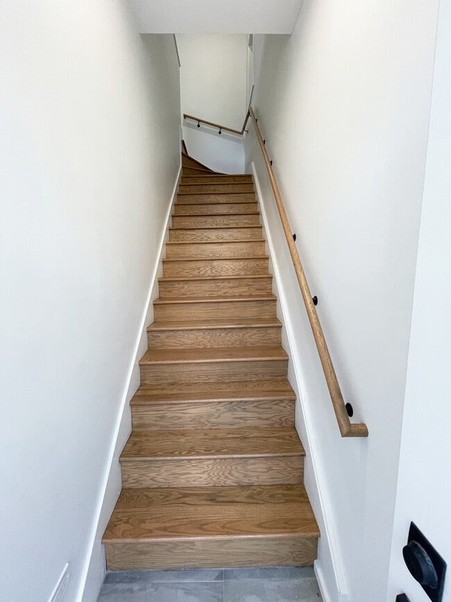 Building Photo - 2116 W 35th St