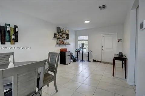 Foto del edificio - 565 NE 5th Pl