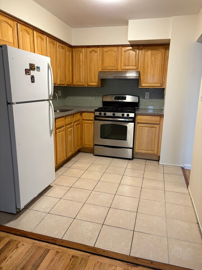 completo (8) - 4115A 75th St