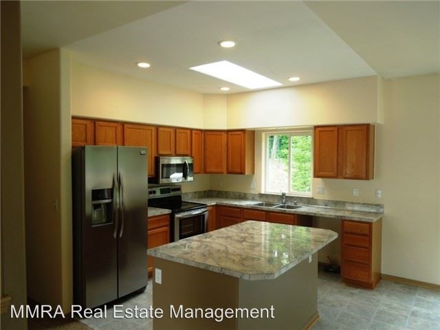 Building Photo - 2941 Green Valley Dr