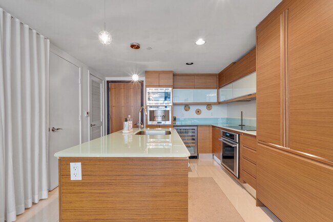 Photo - 5875 Collins Ave Apartment