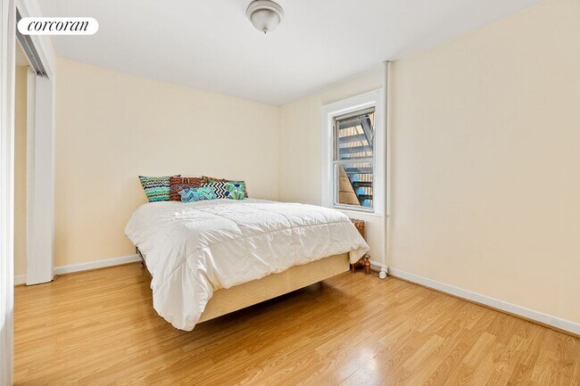 Foto del edificio - 305 12th St