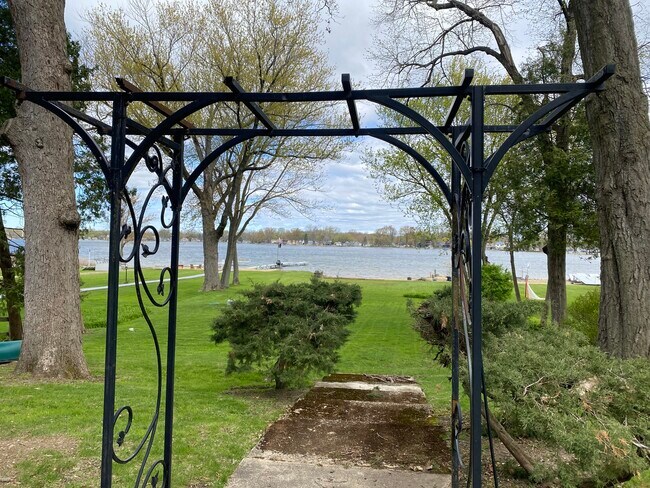 Foto del edificio - 22814 W Loon Lake Blvd