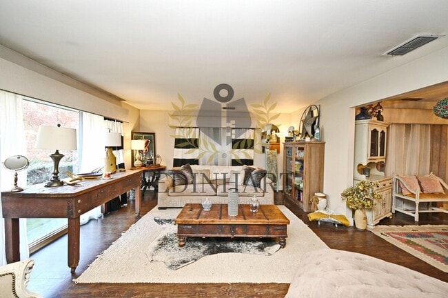 Building Photo - 360 E Terrace Ave