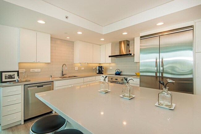 Building Photo - Downtown Honolulu - Convenient Living!