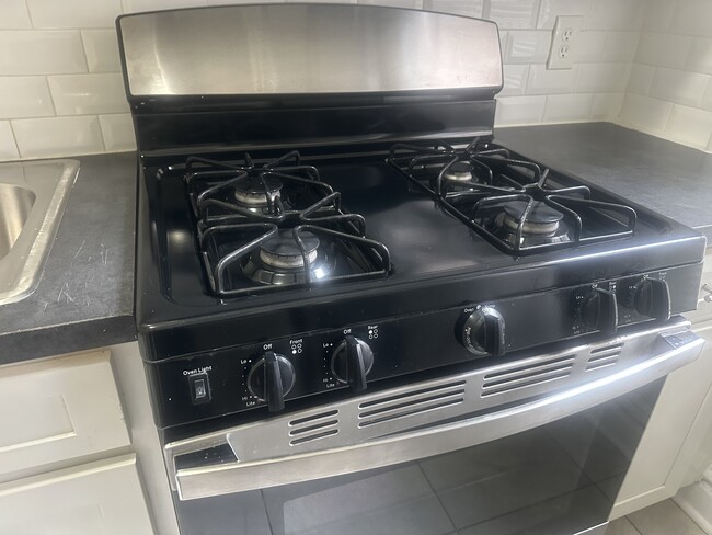 Building Photo - 125 Corbin Ave