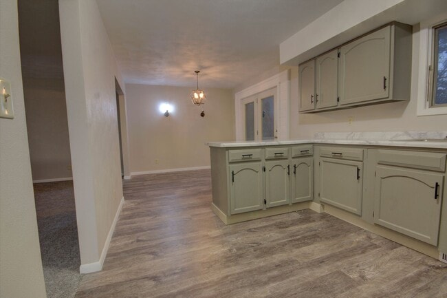 Building Photo - Renovated Orion Home