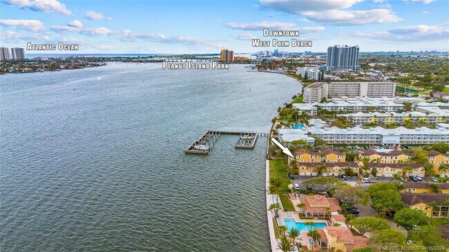 Foto del edificio - 1060 Lake Shore Dr