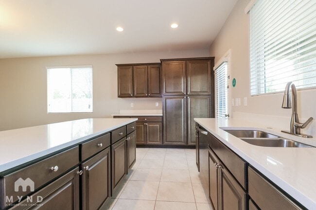 Foto del edificio - 2626 S 120th Dr