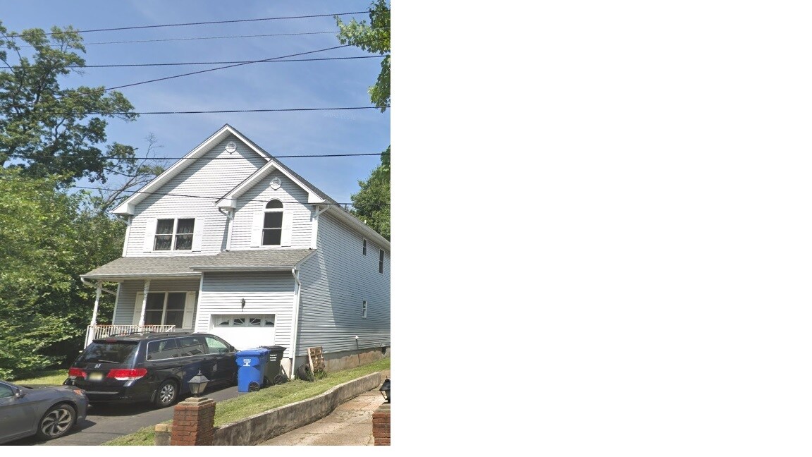 Primary Photo - 132 Trieste St
