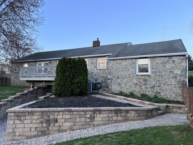 Building Photo - Stone Rancher