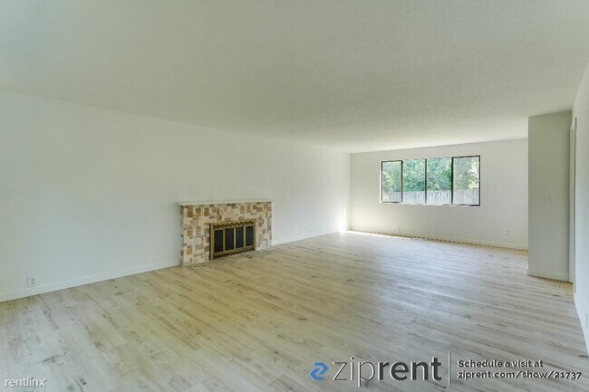 Building Photo - 4 br, 2.5 bath House - 12943 Southeast 68t...