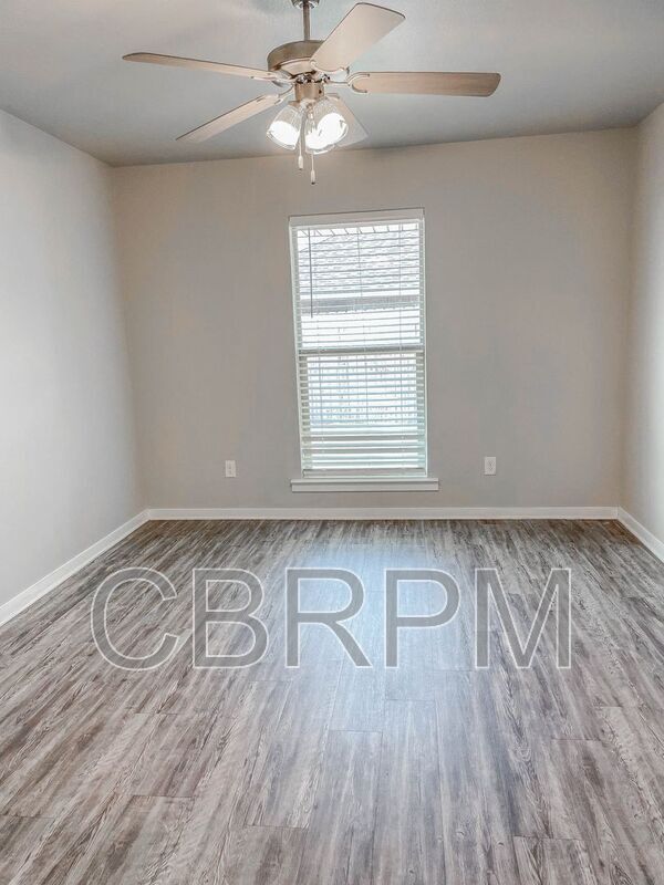 Foto del edificio - 2135 N. Texas Avenue