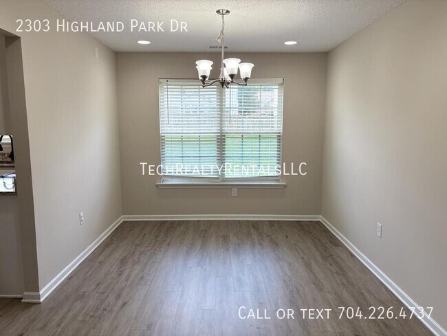Foto del edificio - 2303 Highland Park Dr