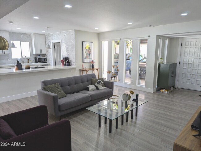 Foto del edificio - 4332 E Fairmount Ave
