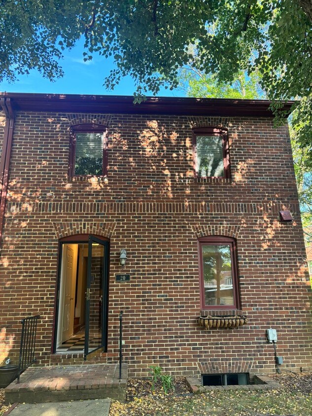 Foto principal - 3 Bedroom Townhouse in Downtown Annapolis!