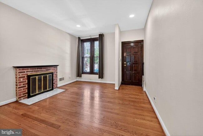 Building Photo - 1025 30th St NW