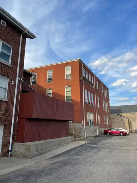 Building Photo - Manors On Main