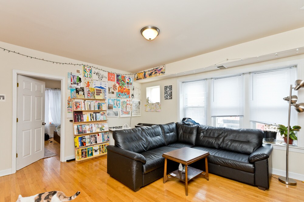 Primary Photo - 3501 W Fullerton Ave