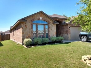 Building Photo - 1328 Blue Leaf Dr