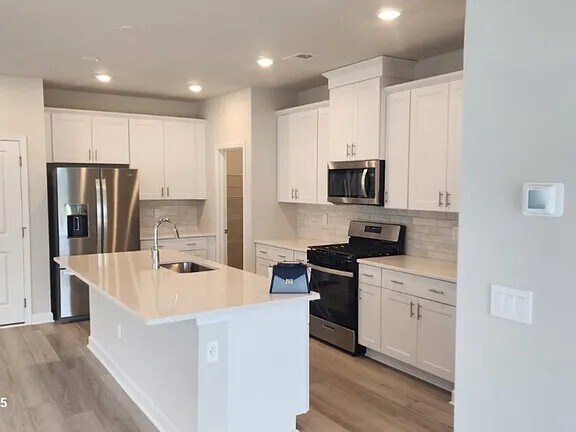 Foto del edificio - 5009 Riverton Ct