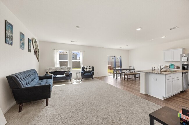 Foto del edificio - 7826 Pink Dahlia Dr