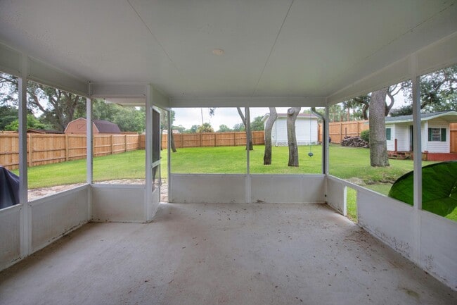 Building Photo - 20 Dogwood Ln
