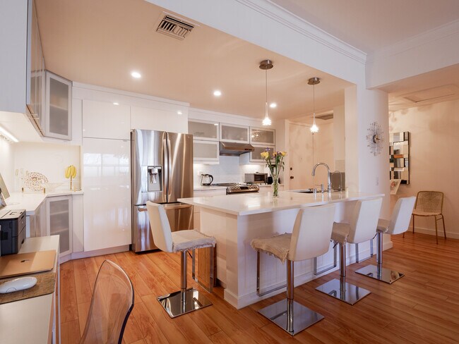 Cocina - 2276 S Beverly Glen Blvd