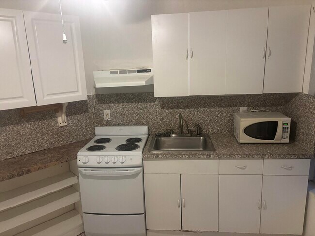 Building Photo - 2424 Grant St