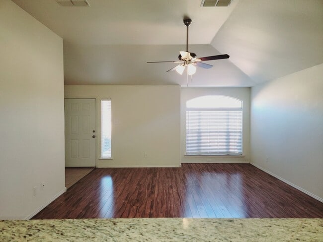 Building Photo - Spacious 3/2/2 in Frenship