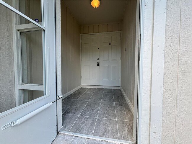 Building Photo - 2615 Westbury Ave
