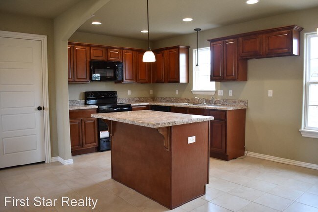 Building Photo - 761 Carroll Dr
