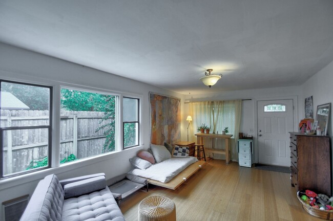 Foto del edificio - Charming 1-Bedroom Unit in Eastside Olympia