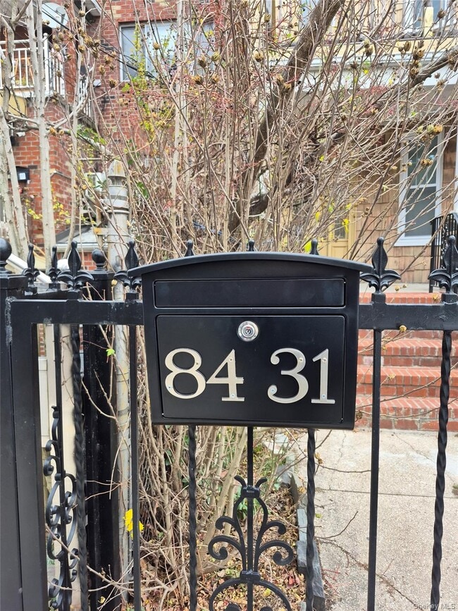 Foto del edificio - 84-31-84101 101st St