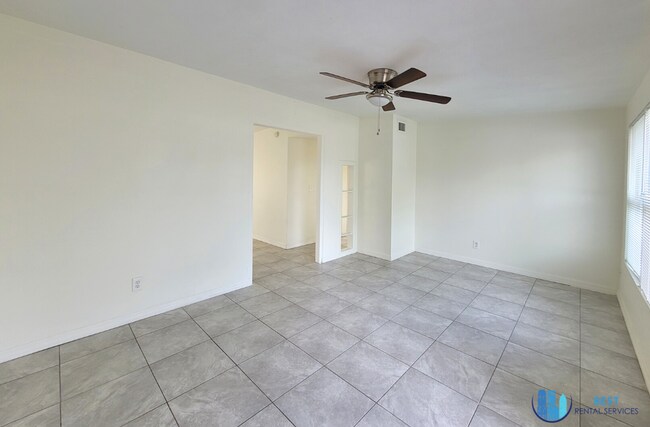 Foto del edificio - COMING SOON! 2/1 House W/ Modern Upgrades ...